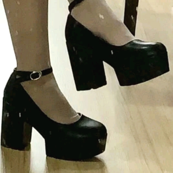 Sold Doll Platform High Heels Faux Leather - Picture 3 of 4